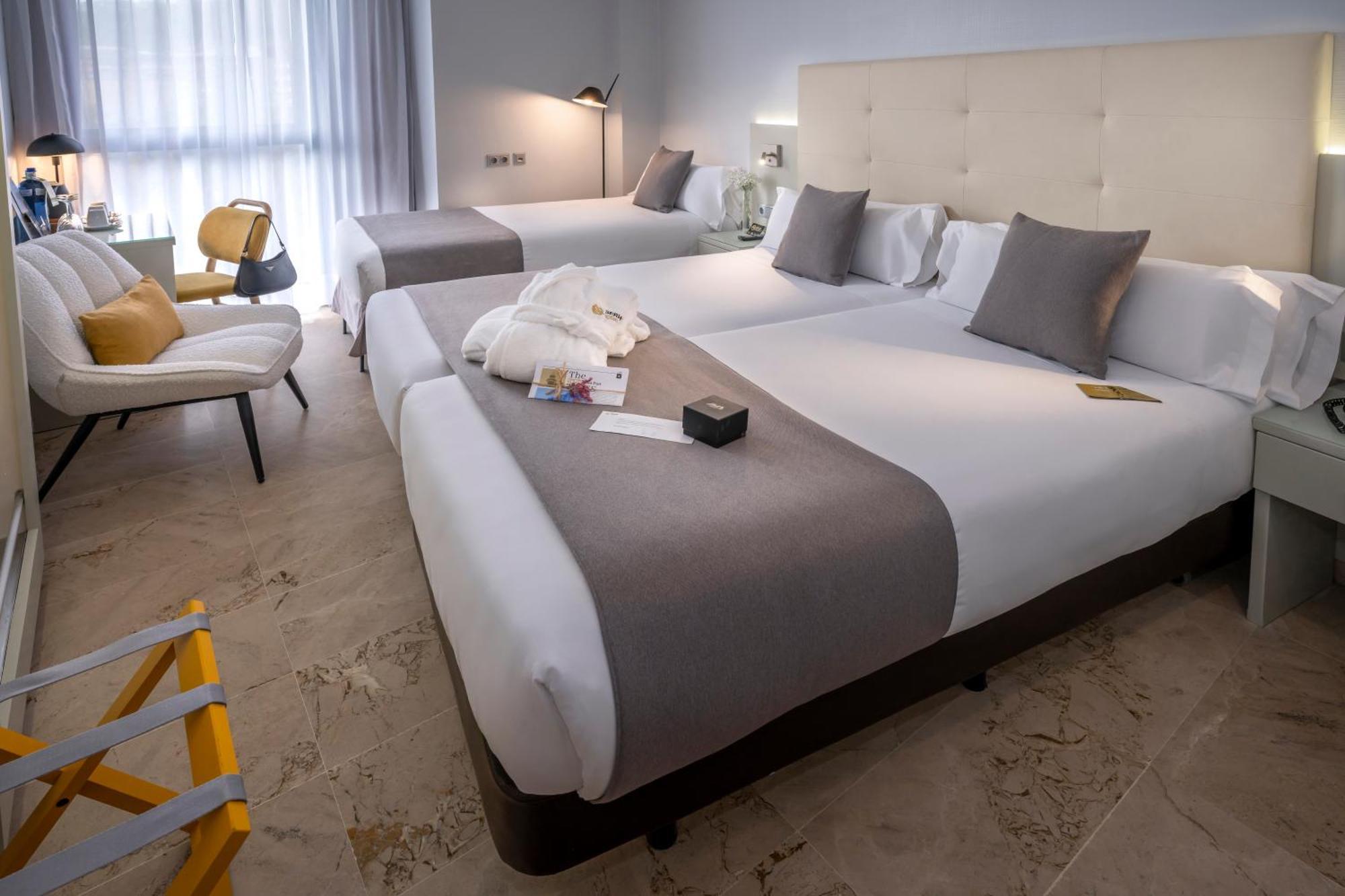 Hotel Serhs Del Port Барселона Екстериор снимка