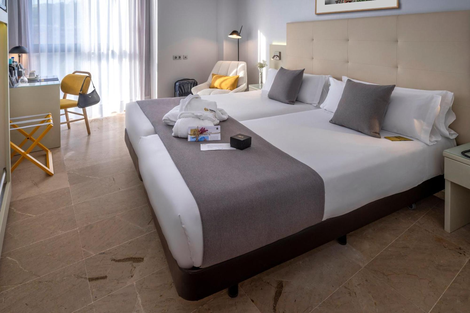 Hotel Serhs Del Port Барселона Екстериор снимка